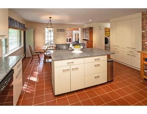16 Juniper St, Beverly, MA 01915 photo 4