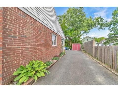 37 Appleton St, Springfield, MA 01108 photo 3