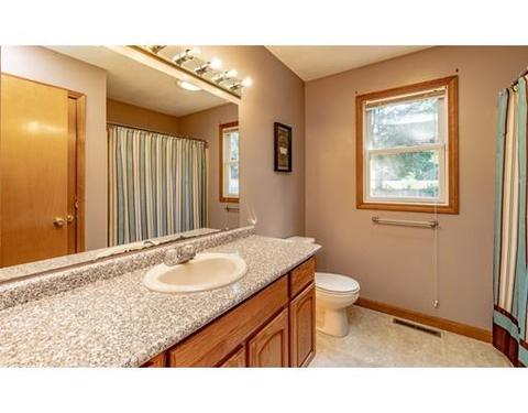 689 Bay St, Springfield, MA 01109 photo 11