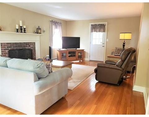 6 Evelyn St, Worcester, MA 01607 photo 4