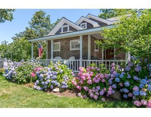 29 Pine St, Edgartown, MA 02539 photo 1