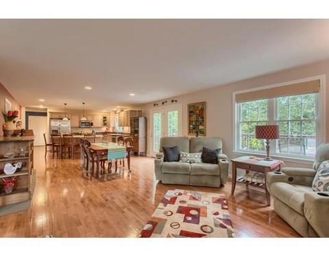 4 Devarney Ct, Shirley, MA 01464 photo 10