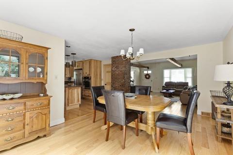 5 Ward St, Hingham, MA 02043 photo 9