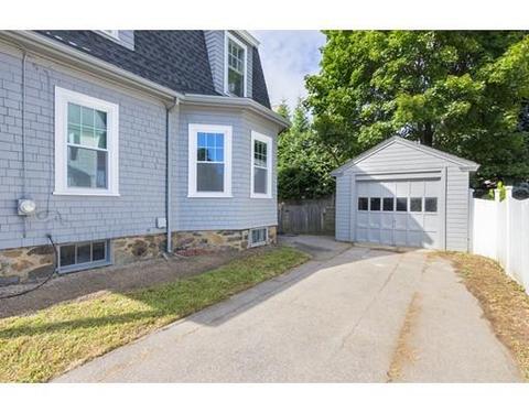 12 Smith St, Marblehead, MA 01945 photo 4