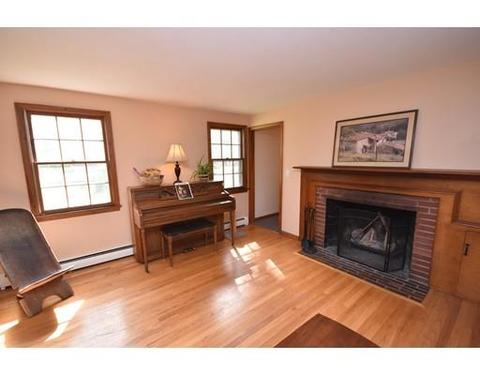 36 Alpine Dr, Amherst, MA 01002 photo 2