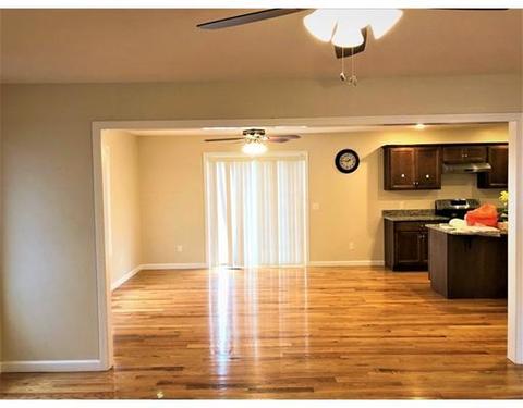 243 Naismith St, Springfield, MA 01104 photo 4