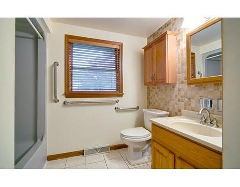 986 Allen St, Springfield, MA 01118 photo 24