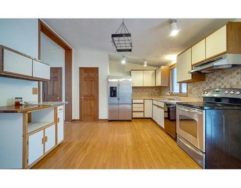 986 Allen St, Springfield, MA 01118 photo 3