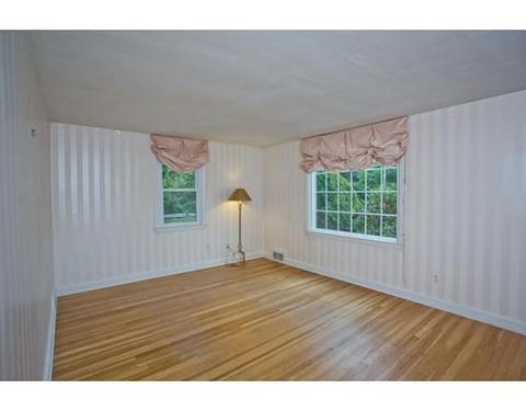 140 Maebeth St, Springfield, MA 01119 photo 10