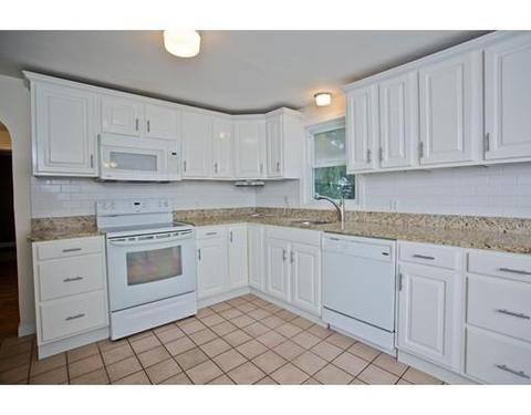 140 Maebeth St, Springfield, MA 01119 photo 4