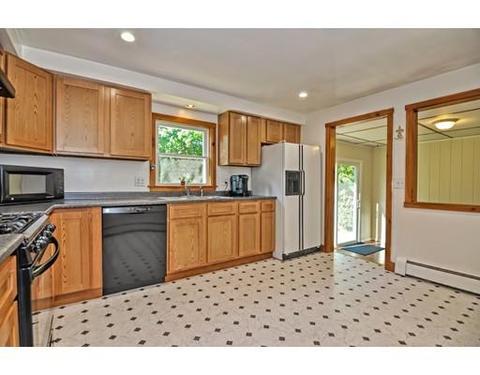 22 Jonathan Dr, Ayer, MA 01432 photo 3