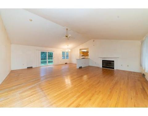 45 Trinity Dr, West Springfield, MA 01089 photo 4