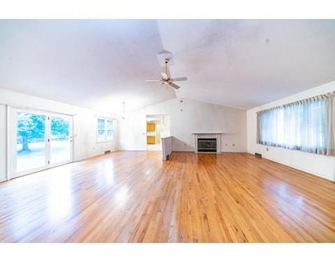 45 Trinity Dr, West Springfield, MA 01089 photo 3