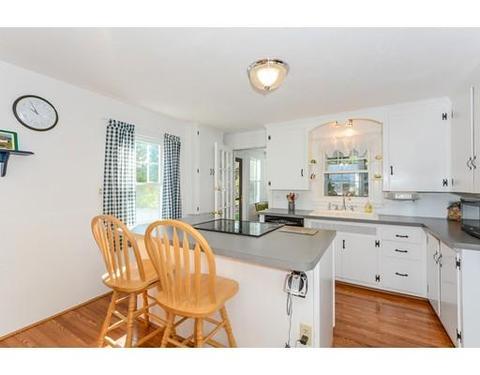13 Zenith Dr, Worcester, MA 01602 photo 3
