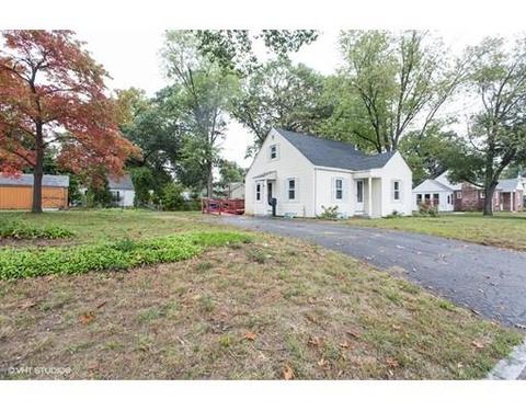 32 Mccarthy Ave, Chicopee, MA 01020 photo 2