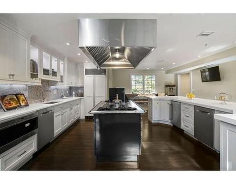 94 Shaw Rd, Brookline, MA 02467 photo 9
