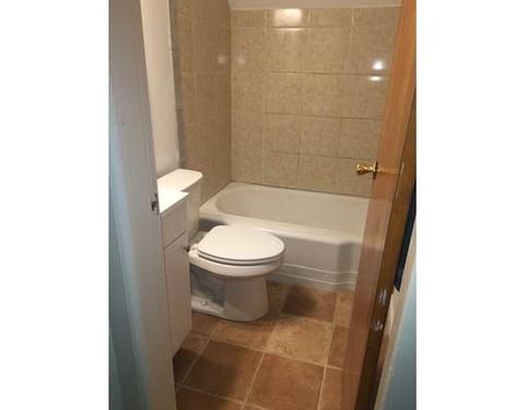 35 Taylor St, Holyoke, MA 01040 photo 10