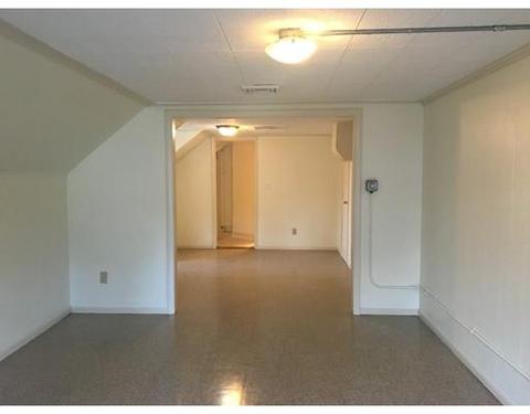 35 Taylor St, Holyoke, MA 01040 photo 11