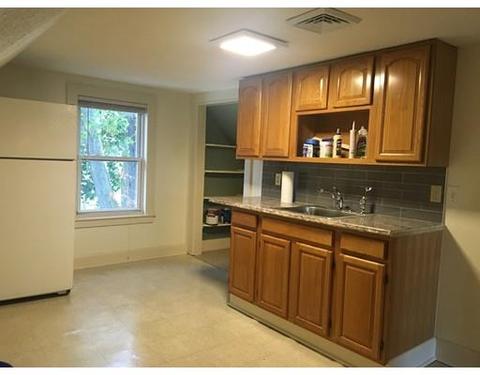 35 Taylor St, Holyoke, MA 01040 photo 9