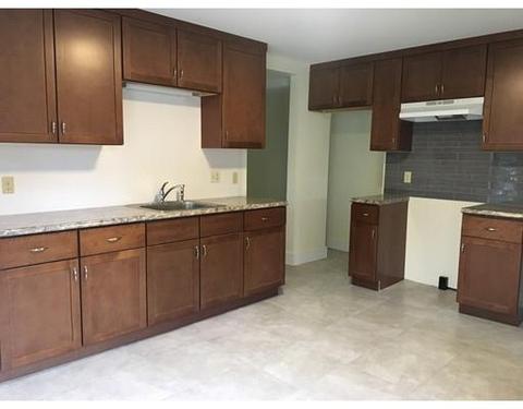 35 Taylor St, Holyoke, MA 01040 photo 5