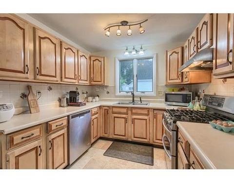 47 Epping St, Lowell, MA 01852 photo 4