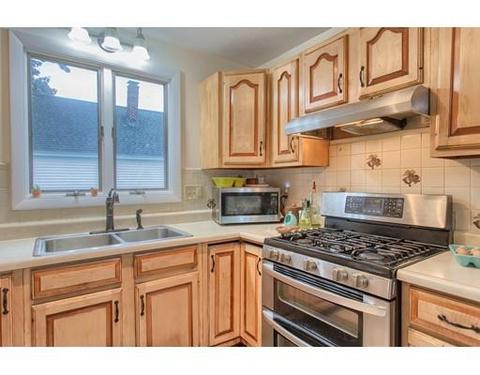 47 Epping St, Lowell, MA 01852 photo 5