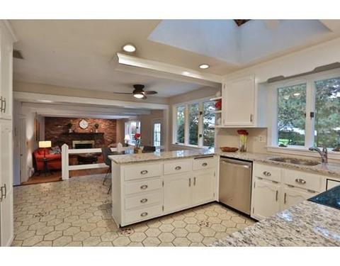 516 Haverhill St, Reading, MA 01867 photo 9