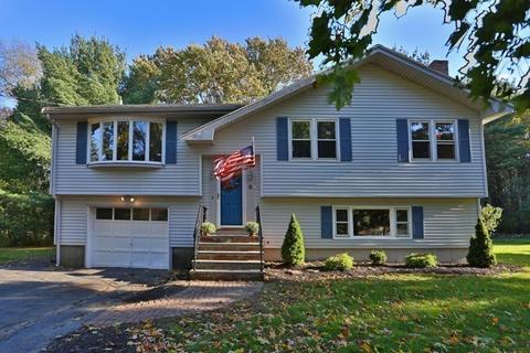 8 Rustic Ln, Reading, MA 01867 photo 2