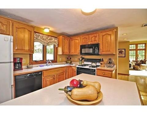 167 Britton Cir, Raynham, MA 02767 photo 9