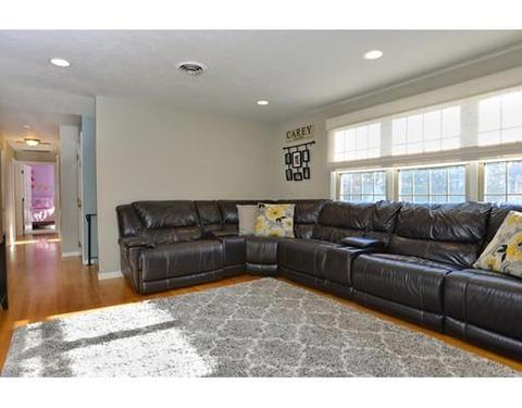 7 Hitching Post Dr, Walpole, MA 02081 photo 4