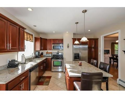 17 Cheever St, Danvers, MA 01923 photo 2