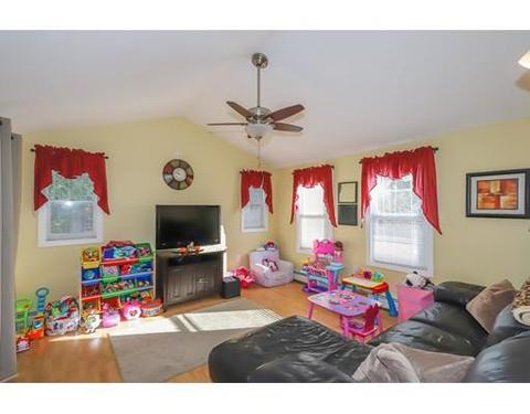 17 Cheever St, Danvers, MA 01923 photo 7