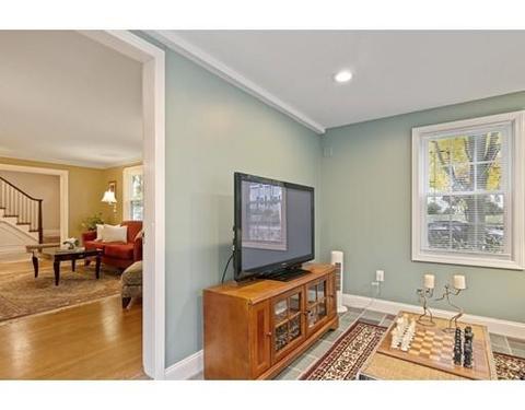 22 Bond St, Reading, MA 01867 photo 9