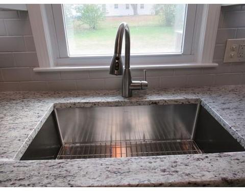 211 Marmon St, Springfield, MA 01129 photo 8