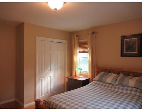 211 Marmon St, Springfield, MA 01129 photo 14