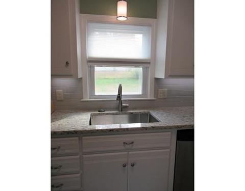 211 Marmon St, Springfield, MA 01129 photo 7
