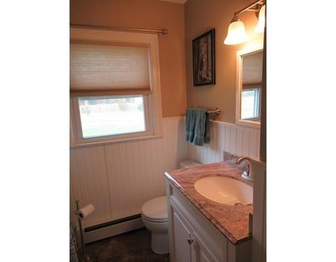 211 Marmon St, Springfield, MA 01129 photo 16