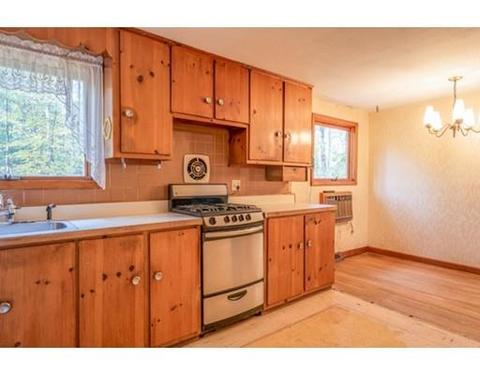 8 Charles St, Georgetown, MA 01833 photo 3