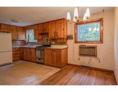 8 Charles St, Georgetown, MA 01833 photo 4