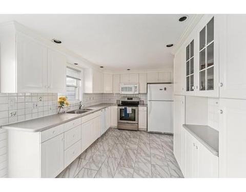 149 Jarvis Cir, Needham, MA 02492 photo 3