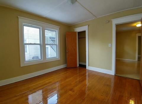69 Maynard St, Springfield, MA 01109 photo 6