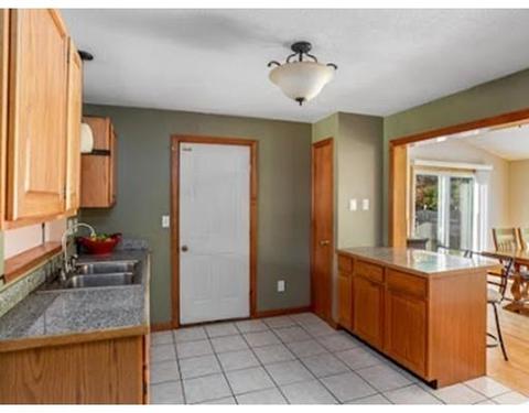 34 Marmon Ct, Springfield, MA 01129 photo 3