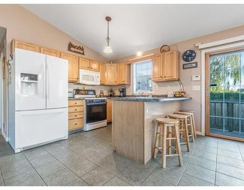 1834 Bay St, Fall River, MA 02724 photo 4