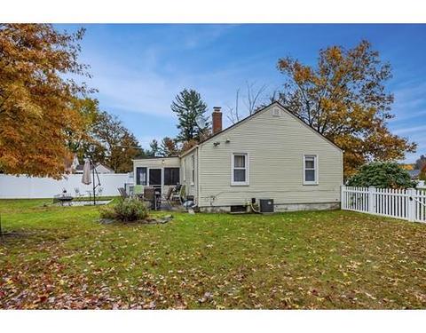 82 Westbrook Dr, Springfield, MA 01129 photo 4