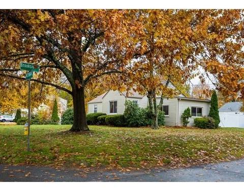 82 Westbrook Dr, Springfield, MA 01129 photo 5
