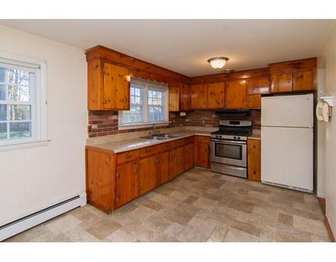 28 Pine St, Franklin, MA 02038 photo 3