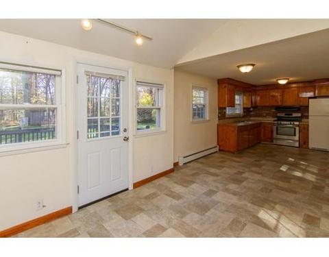 28 Pine St, Franklin, MA 02038 photo 2
