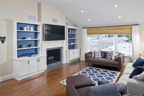 284 High St, Hingham, MA 02043 photo 7