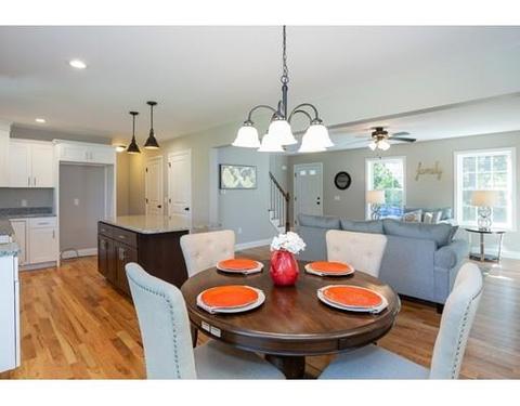 59 Pocantico Ave, Springfield, MA 01109 photo 8