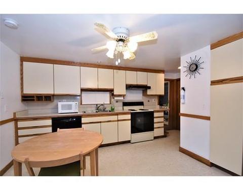 11 Thompson Rd, Beverly, MA 01915 photo 2